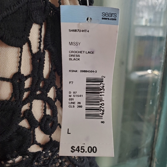 Simply Styled Crochet Lace Dress - Picture 3 of 3